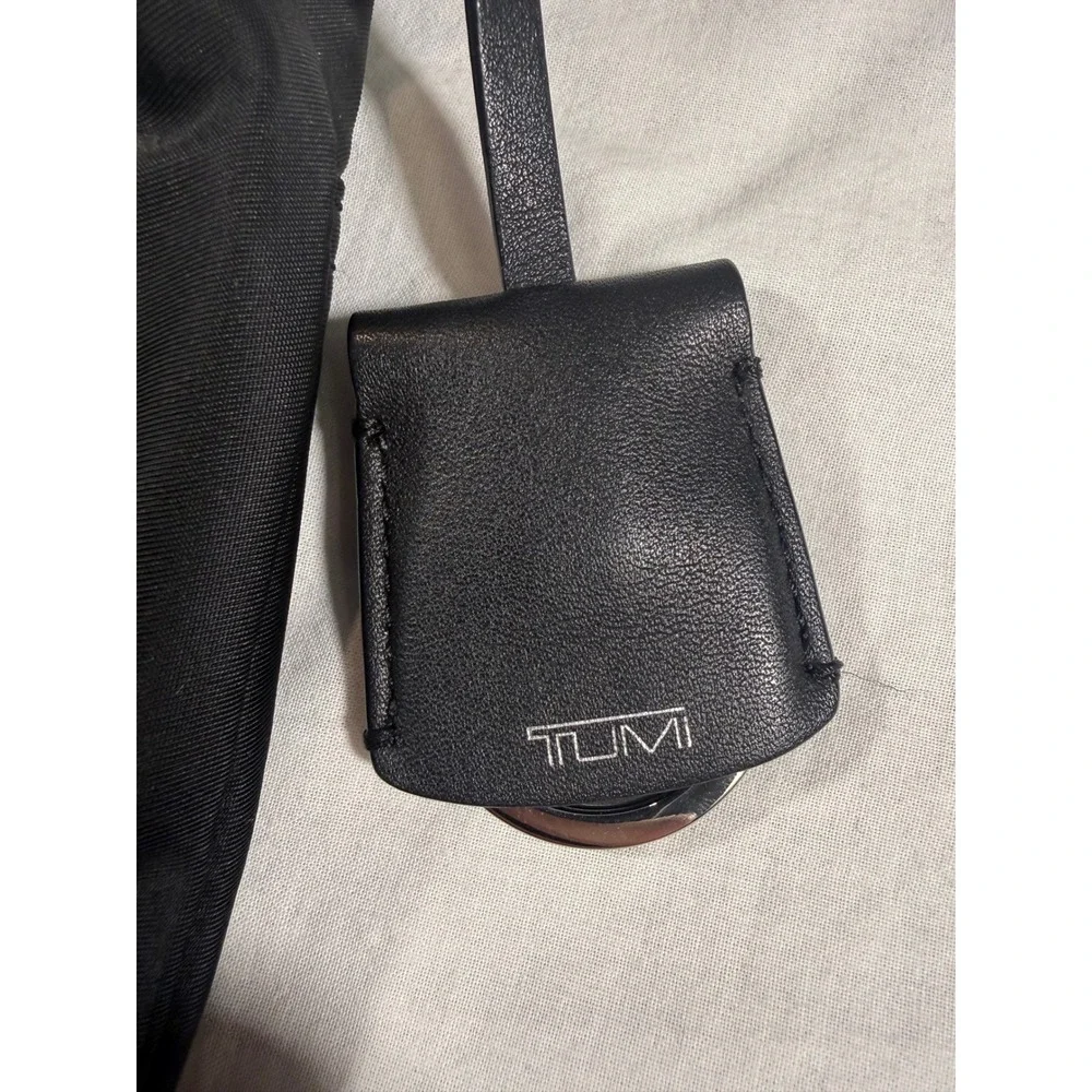 Tumi Capri Voyageur Crossbody Bag Black Pre-Owned Nylon Messenger Travel